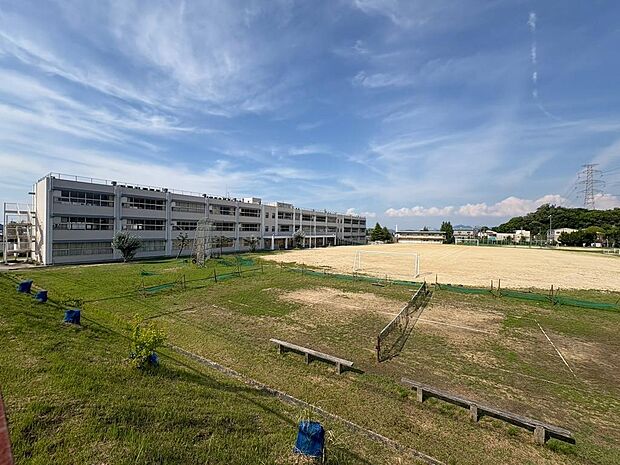 南第一小学校まで徒歩10分