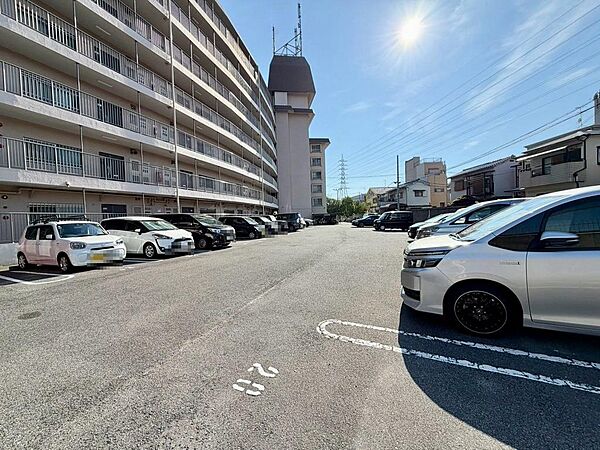 【駐車場】敷地内駐車場ございますよ！空き状況確認必要です！詳しくは担当までお問い合わせください！
