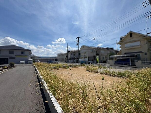 一坪以上のゆとりのある浴室ですよ！浴室乾燥機付きですので、雨の日でも洗濯物が干せますね♪