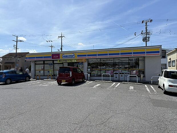 ミニストップ岸和田星和台店まで徒歩８分