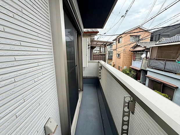 開放感のあるバルコニーです♪お洗濯も楽々快適に干せますよ♪