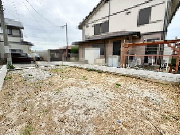 【浴室乾燥機付】浴室には窓があり換気良好に保てます♪浴室暖房乾燥機付きで機能面も十分です！