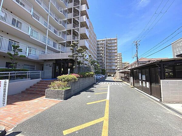 クロス張り替えますよ！綺麗な壁紙で部屋が明るく見えて気持ちも明るくなりますね♪