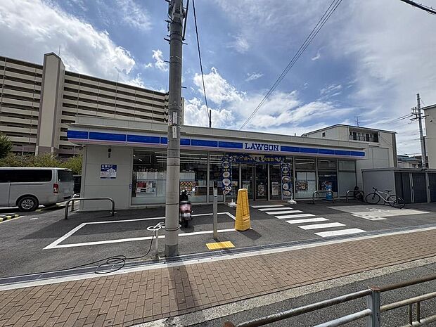 ローソン苅田四丁目店まで徒歩8分