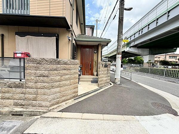 前面道路約６ｍ/約５．４ｍ！広々運転の苦手な方も安心ですね♪