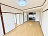 リビング/ダイニング：大阪メトロ四つ橋「北加賀屋」駅まで徒歩３分！毎日の通勤・通学に便利ですね♪忙しい朝や遅い帰宅時にも安心です！