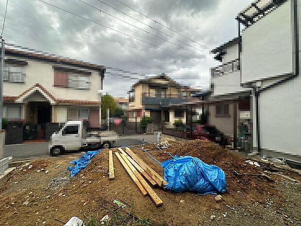 【浴室乾燥機付きです】一坪以上の浴室でのびのび一日の疲れを癒して下さいね!浴室に窓が付いているので、換気ができて湿気やカビ防止になりますよ♪