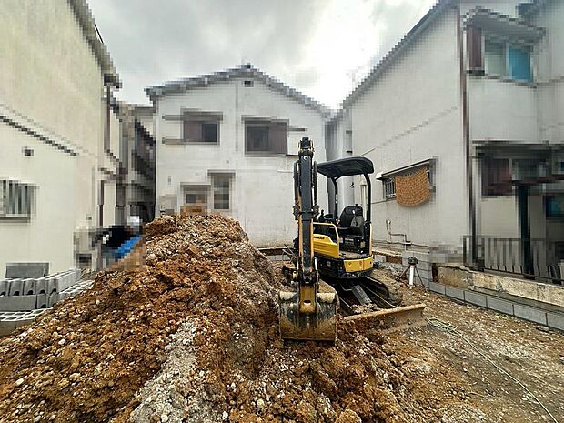 家族を身近に感じる対面式キッチンです!3口コンロ・浄水器付きのシステムキッチンです♪