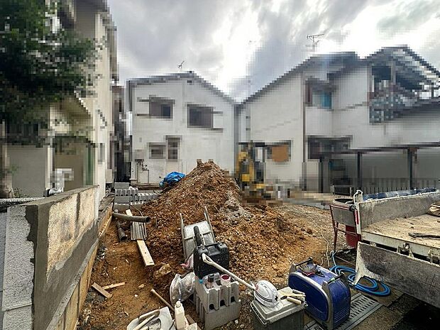 【浴室乾燥機付きです】一坪以上の浴室でのびのび一日の疲れを癒して下さいね!浴室に窓が付いているので、換気ができて湿気やカビ防止になりますよ♪