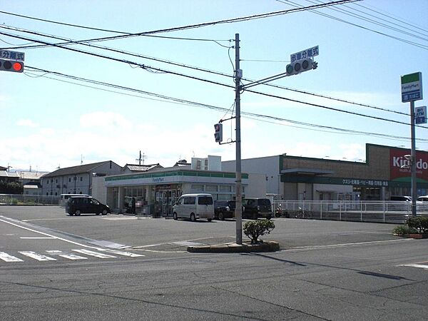 ファミリーマート岸和田荒木町二丁目店まで徒歩１０分