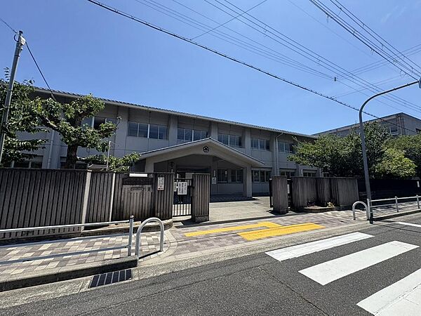 岸和田市立大宮小学校まで徒歩１２分