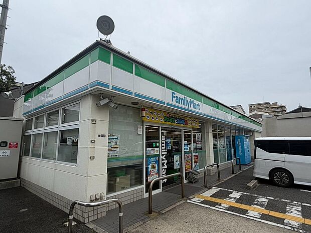 ファミリーマートMYS万代東2丁目店まで徒歩4分
