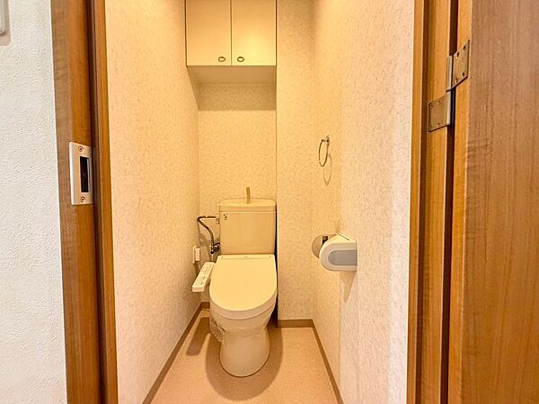 寒い日は特に助かる温水洗浄便座付きトイレです！