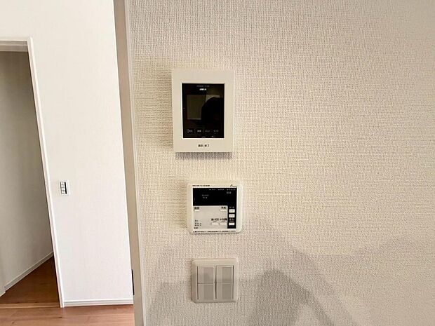 【TVモニター付きインターフォン】防犯設備として欠かせないTVモニター付きインターフォンがあります♪