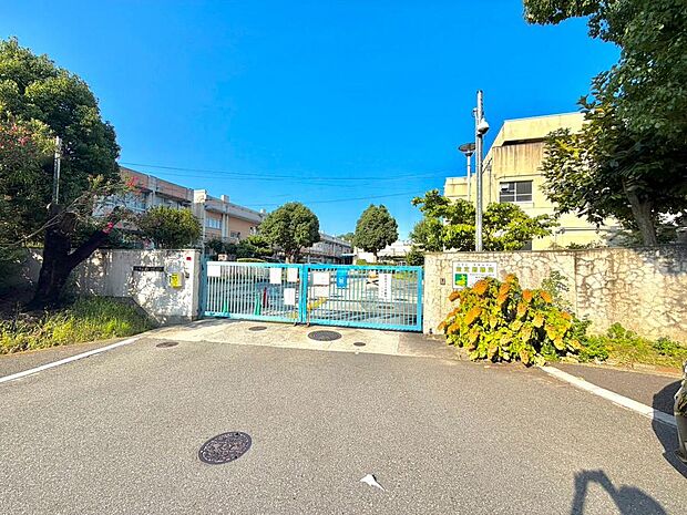 宮山台小学校まで徒歩１３分