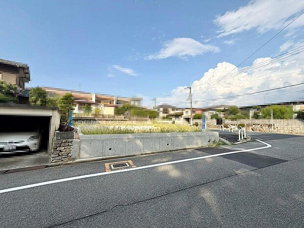 現地見学当日から承っております♪現地周辺の環境や、駅までの道のりなど周辺環境も合わせてご確認いただき、ぜひご検討ください！