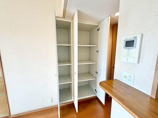 現況空家ですので、お忙しい方でもお仕事帰り等にご内覧頂けます♪
