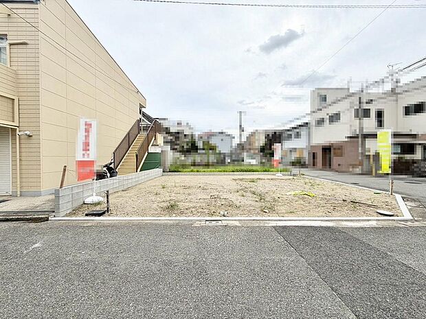 現地見学当日から承っております♪現地周辺の環境や、駅までの道のりなど周辺環境も合わせてご確認いただき、ぜひご検討ください！