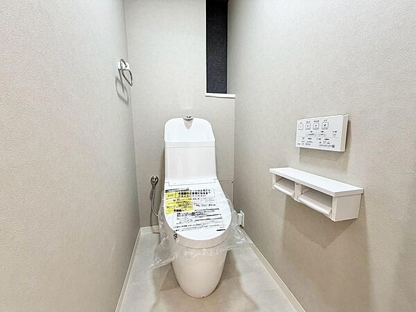 温水洗浄便座ですので、寒い日も温かい便座で安心して使用していただけますよ！