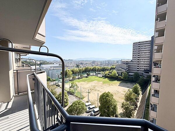 ◆１０階部分につき通風・眺望良好◆穏やかな風が舞い込む快適な住まいです♪眺めも綺麗ですので開放的な気分になれますよ♪