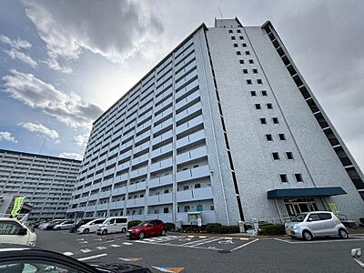 外観:【本日ご内覧可能】ペット飼育可能ですので、大切なペットと暮らす癒しの住まいですね♪ 外観:【本日ご内覧可能】ペット飼育可能ですので、大切なペットと暮らす癒しの住まいですね♪