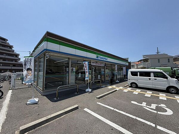 ファミリーマート堺深井沢町店まで徒歩２分