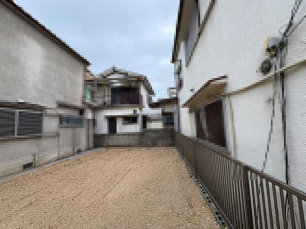 主寝室としても利用できる約6帖の洋室は南西側にバルコニーがあり、日当たり良好です♪