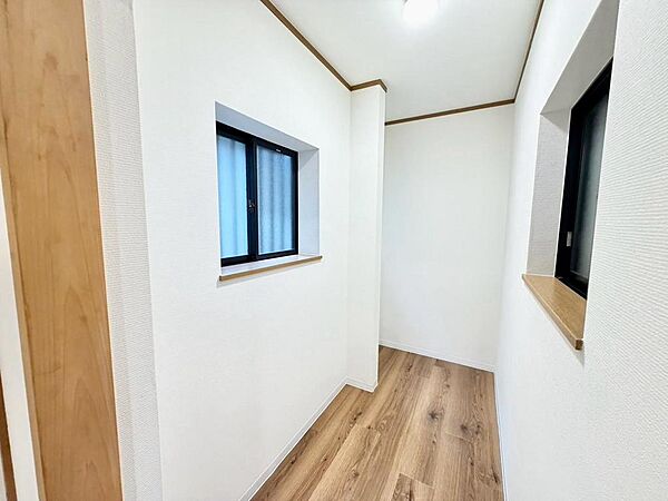 納戸をはじめ、随所に豊富な収納スペースを確保。居住空間に一層の開放感をもたらします。