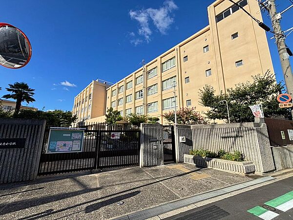 住吉小学校まで徒歩１１分
