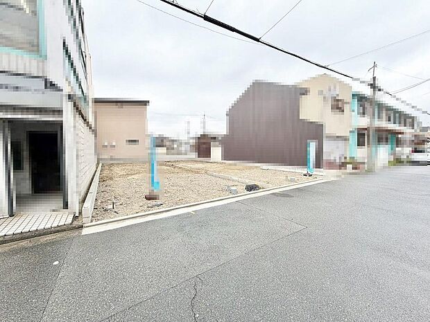 並列に駐車２台可能です！車の出し入れもスムーズに出来ますね！