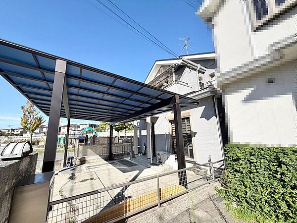 前面道路は北側幅約29m・西側5.7ｍの公道です♪運転の苦手な方も安心ですね！