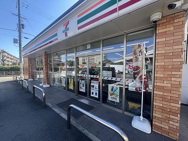 セブンイレブン堺東湊町６丁店まで徒歩４分