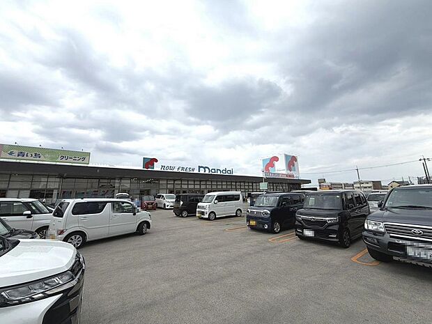 万代美原店まで徒歩１１分