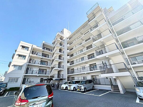 物件価格を抑えて、こだわりの内装にリフォームしてみませんか？専門スタッフがお客様のご要望に合わせてプランニングいたします。※リフォームには別途費用が発生します。