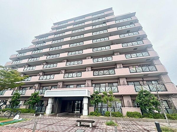 お客様にとって満足できる物件探しのお手伝いをさせていただきます。知識豊富なスタッフにお気軽にお問い合わせください。