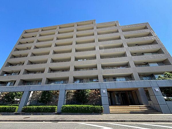 ＬＤＫ約１５帖♪大きな窓で陽当りがよく、温かく心地のいいＬＤＫ！居心地良く、ご家族皆がゆったり寛げる憩いの空間となりそうです♪