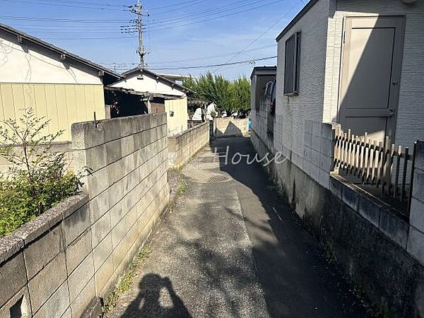 接道　南側　幅員2.5ｍ　公道（セットバック必要）