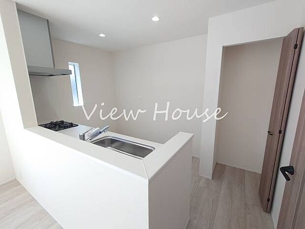 キッチン横収納