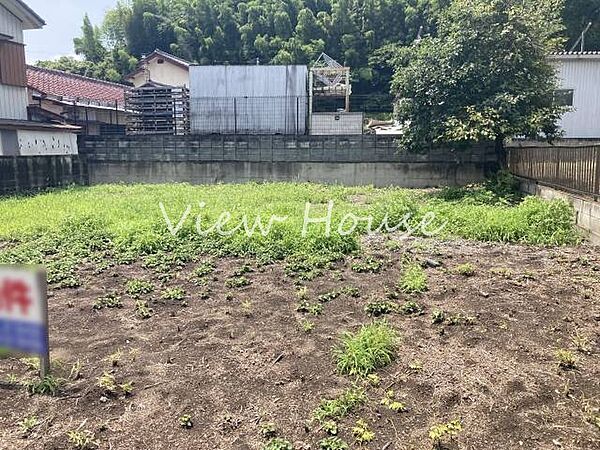 小学校まで徒歩約５分の立地