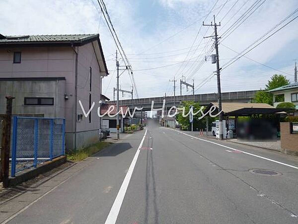 【接道】　西側　約９ｍ