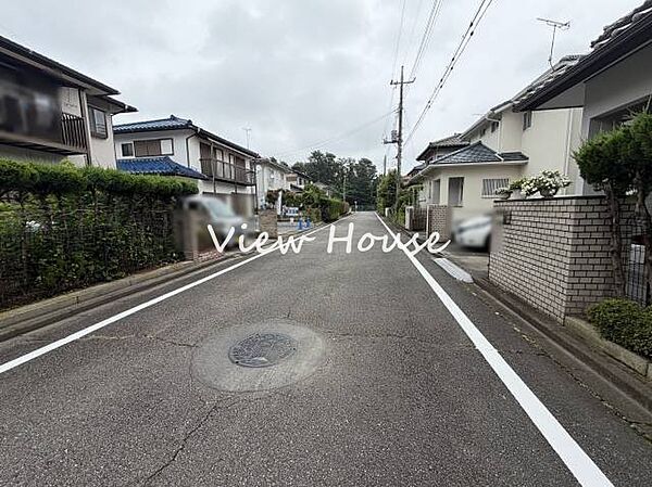 【接道】　南側　約４．５ｍ　公道