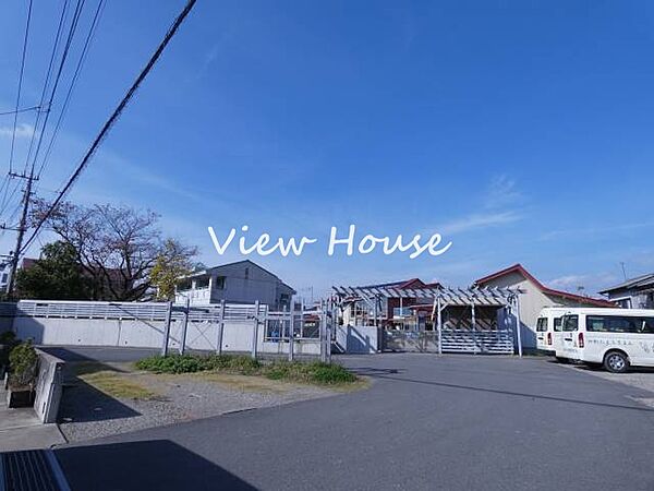 八幡幼稚園 588m