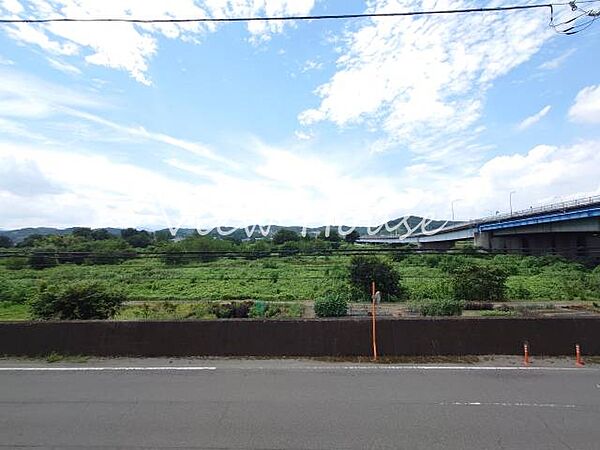 バルコニーからの見晴らしの良い眺望！周囲に高い建物がなく、開放的な景色が広がります！豊かな緑にも癒され、心身ともにリフレッシュできます♪