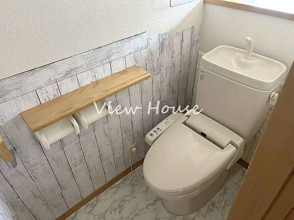 清潔感のあるトイレは、落ち着いて使えるシンプルな空間♪