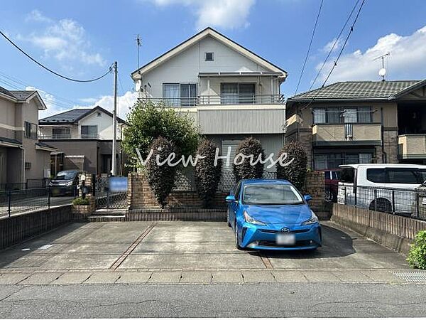 落ち着いた外観とゆとりを感じる敷地が印象的な住宅♪
