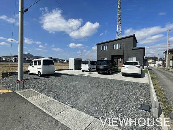 ■土地広々約108坪！南公道に面して日当たり良好♪駐車はラクラク6台駐車OK♪
