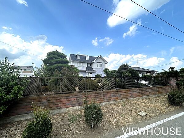 ■南公道から撮影。外構もあり、ゆとりのある住まいです♪