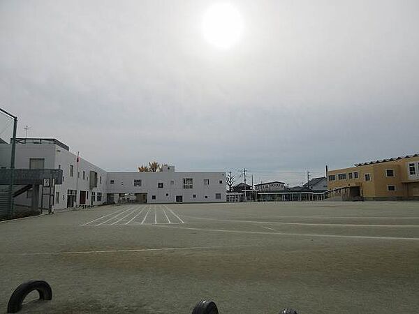 太田市立木崎小学校 883m