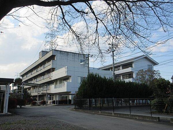 太田市立強戸中学校 148m