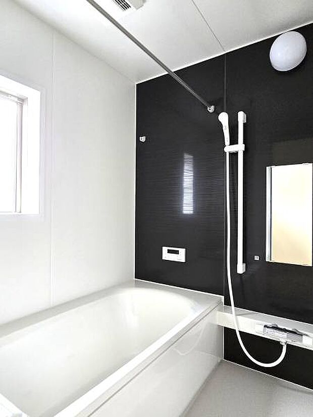 ■浴室乾燥暖房機能付きなので、寒い季節はヒートショック予防に、雨天時は洗濯物を乾かすこともできます♪